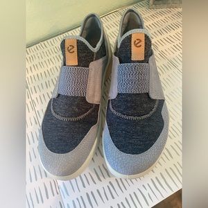 Women’s ECCO slip on  street shoes